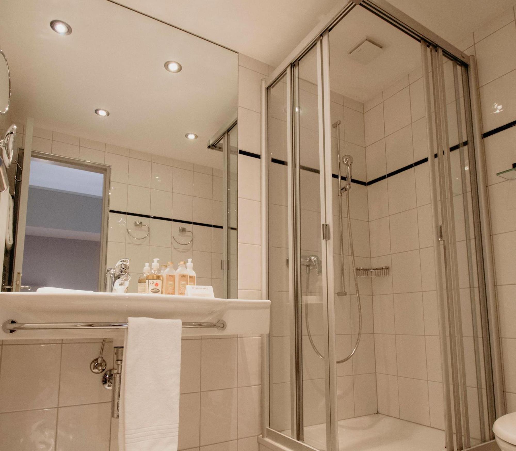ชลอสส์ ฮูนิเกน Hotel Konolfingen ภายนอก รูปภาพ
