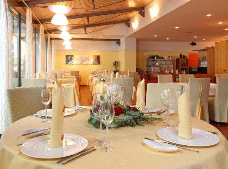 ชลอสส์ ฮูนิเกน Hotel Konolfingen ภายนอก รูปภาพ