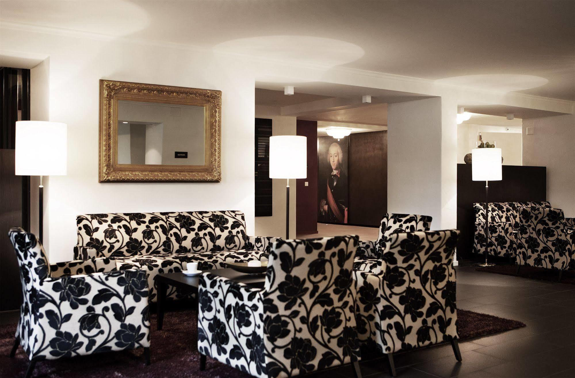 ชลอสส์ ฮูนิเกน Hotel Konolfingen ภายนอก รูปภาพ