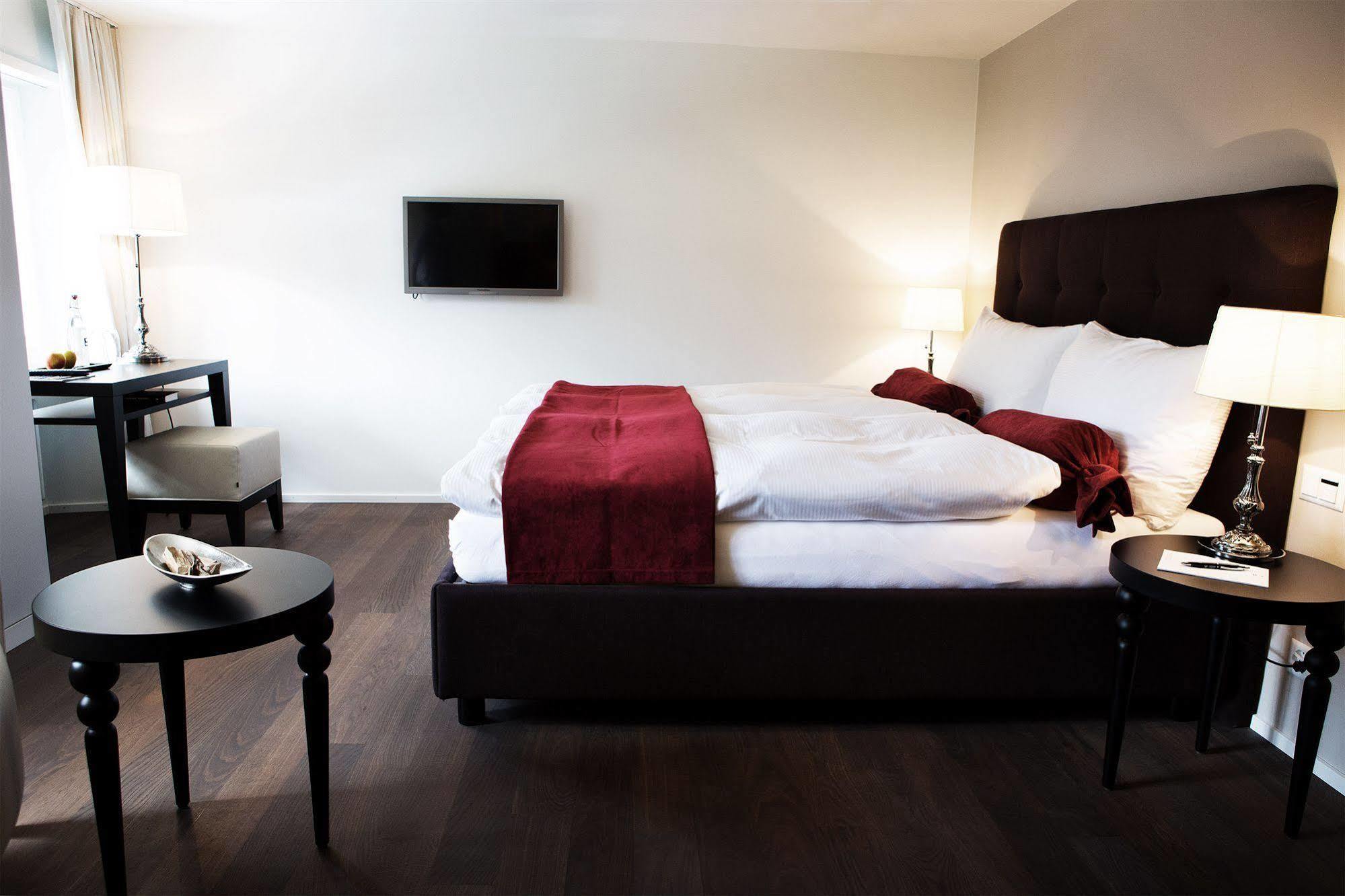 ชลอสส์ ฮูนิเกน Hotel Konolfingen ภายนอก รูปภาพ