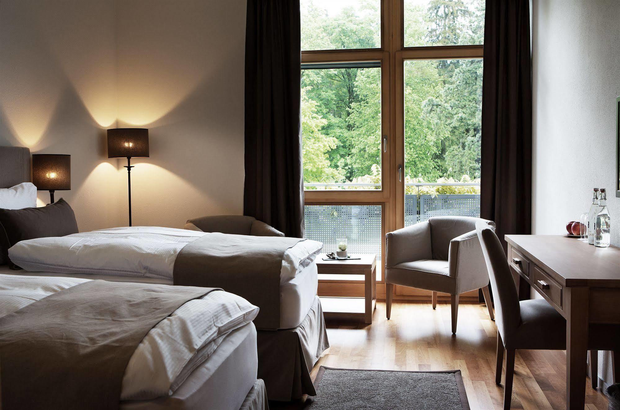 ชลอสส์ ฮูนิเกน Hotel Konolfingen ภายนอก รูปภาพ