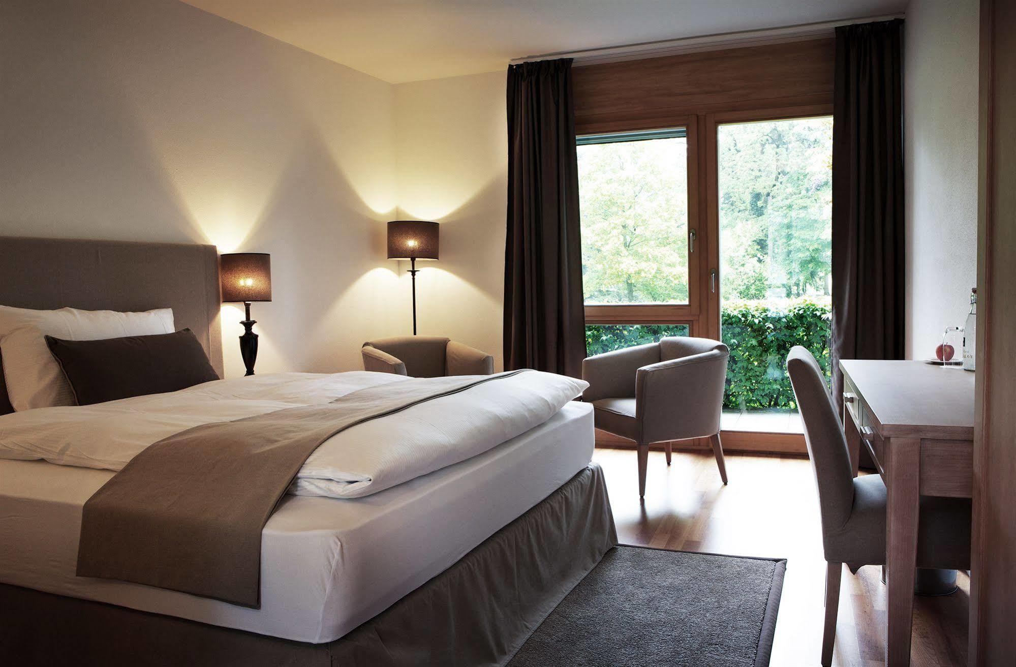 ชลอสส์ ฮูนิเกน Hotel Konolfingen ภายนอก รูปภาพ
